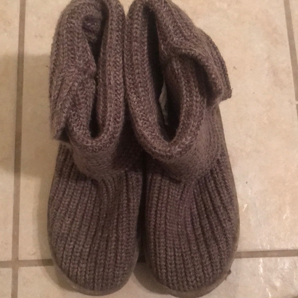 grey uggs - Picture 2 of 4